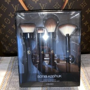 SOLD Complete face brush set